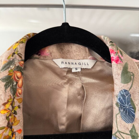 Ranna Gill Floral Printed Belted Blazer Jacket Size: S Color: Beige Multicolor - Picture 2 of 3